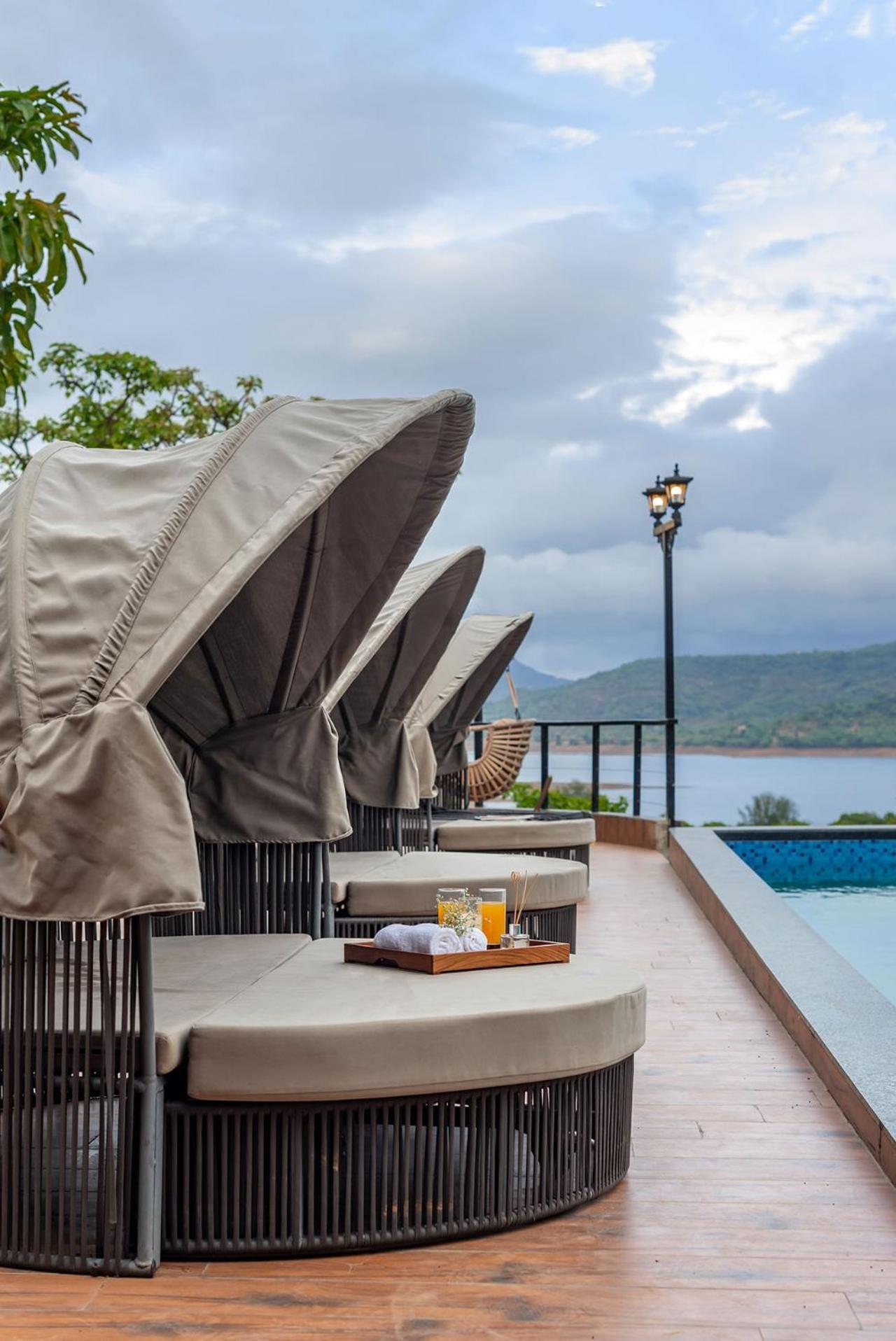 Stayvista At La Nirvana With Pool, Music Speaker & Indoor-Outdoor Game Lonavala Exterior photo